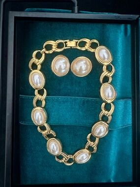 Gold-Tone Pearl Link Necklace & Earring Set - Elegant Cream Pearls